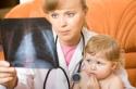 Как распознать первые признаки пневмонии у детей